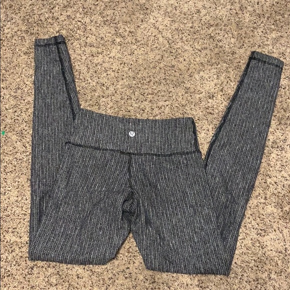 Gray lululemon leggings - Picture 4 of 5